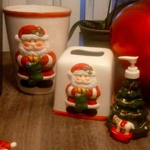 Santa Bathroom set, some damage